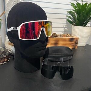 Red and White Sutro with Case